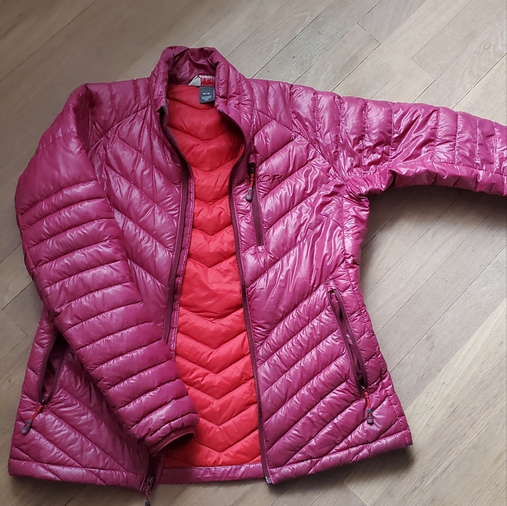 Down micro coat. Warm but not bulky. Priced to sell!